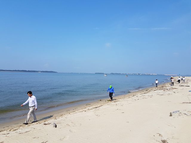 Đảo[-]nổi[-]kỳ[-]lạ[-]giữa[-]biển[-]Hội[-]An:[-]"Xóa"[-]đảo[-]hay[-]để[-]cho[-]tồn[-]tại?